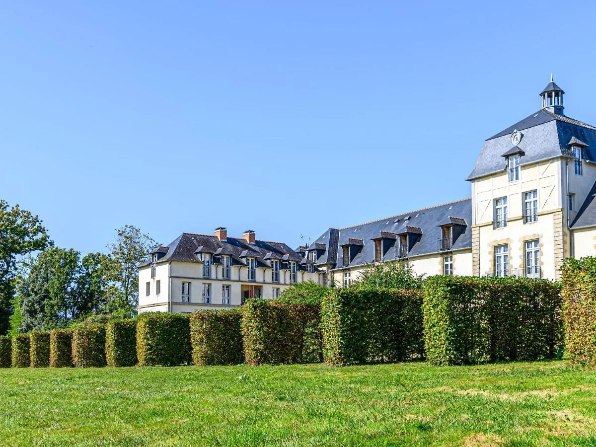 Apartment Le Chateau De Kergonano-7 By Interhome バダン