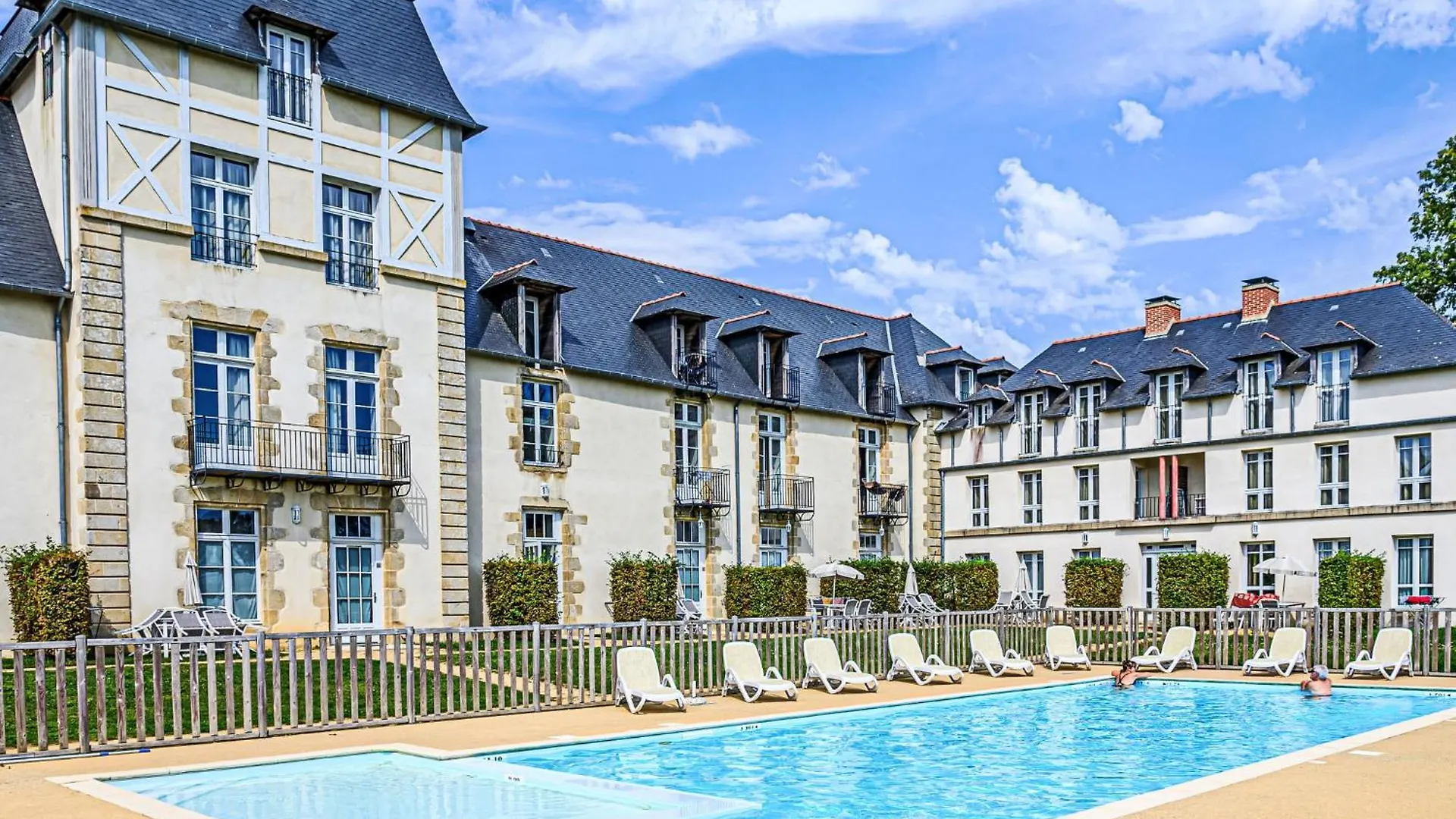 Apartment Le Chateau De Kergonano-7 By Interhome バダン 0*,  フランス